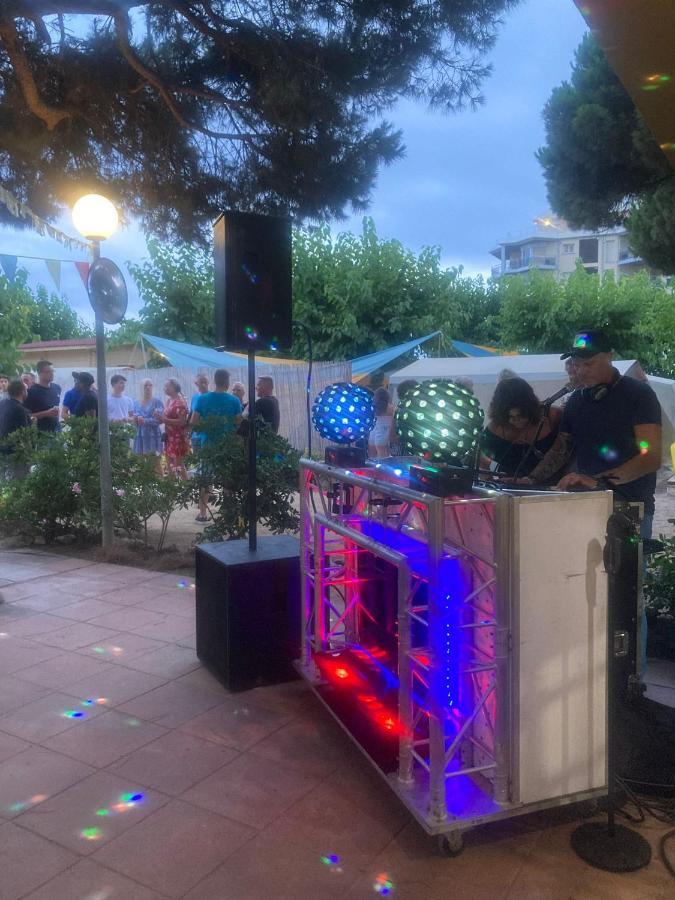 Camping El Pinar Platja Santa Susanna Eksteriør billede